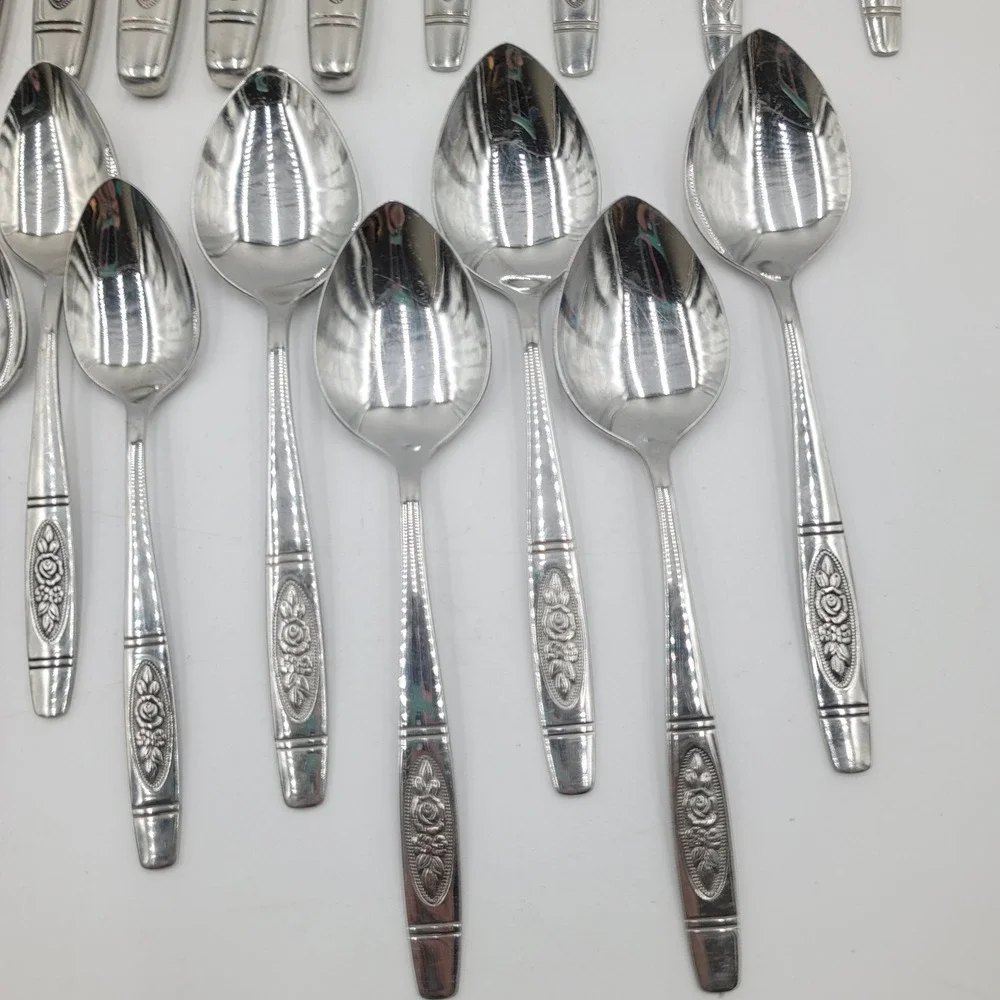 31pc VTG Oneida Rose Pendant Stainless Flatware Set Knives Forks Spoons Floral